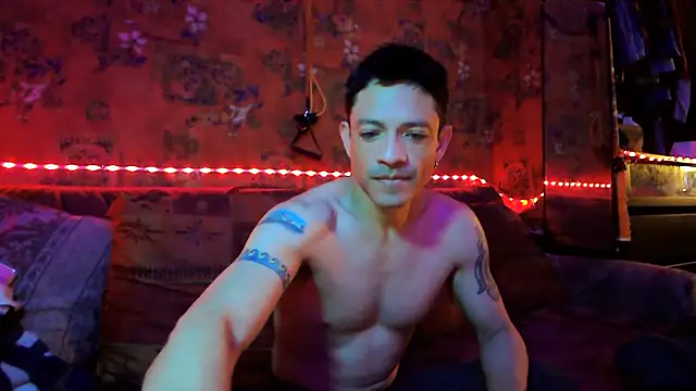 Snapshot of Tony_Torrente chatting on 12/31/24, 12:43 Tony Torrente online show from 12/31/24, 12:43