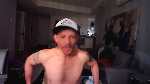 Snapshot of Tony_Torrente chatting on 02/05/25, 07:39 Tony Torrente online show from 02/05/25, 07:39