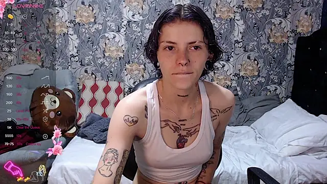 Snapshot of pretty_cristal69 chatting on 06/12/26, 12:14 pretty cristal69 online show from 06/12/26, 12:14