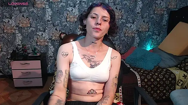 pretty cristal69 online show from 04/14/26, 01:54