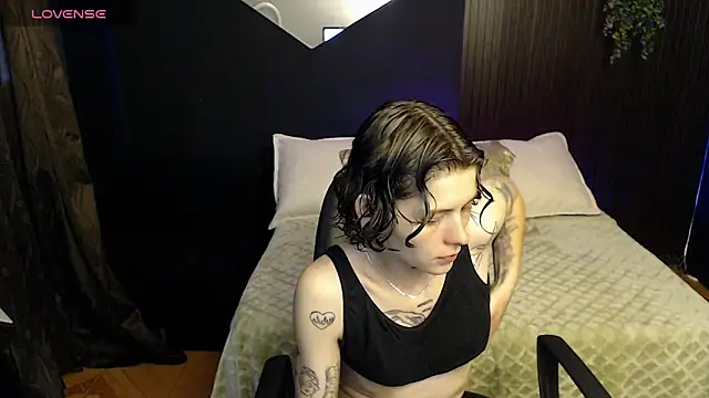 pretty cristal69 online show from 02/19/26, 11:51