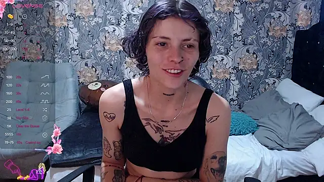 Snapshot of pretty_cristal69 chatting on 06/15/26, 03:23 pretty cristal69 online show from 06/15/26, 03:23