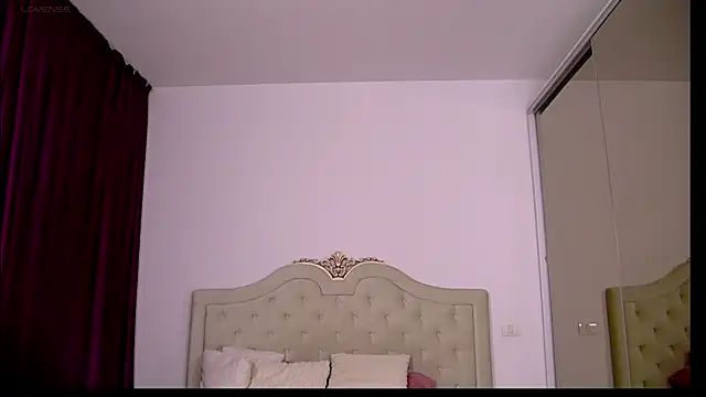 SaraSkyte online show from 04/09/26, 06:19