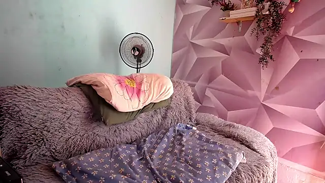 Snapshot of krityn_12 chatting on 09/25/25, 02:01 krityn 12 online show from 09/25/25, 02:01