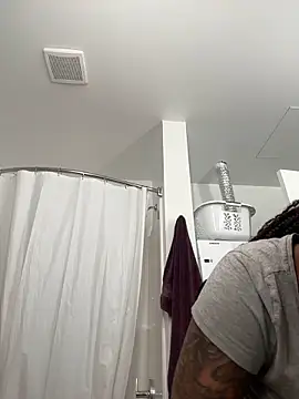 Snapshot of Your_Paris chatting on 11/21/25, 04:39 Your Paris online show from 11/21/25, 04:39