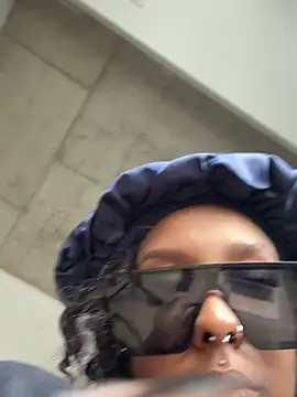 Snapshot of Your_Paris chatting on 02/22/26, 06:31 Your Paris online show from 02/22/26, 06:31