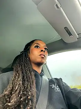 Snapshot of Your_Paris chatting on 11/08/25, 08:56 Your Paris online show from 11/08/25, 08:56