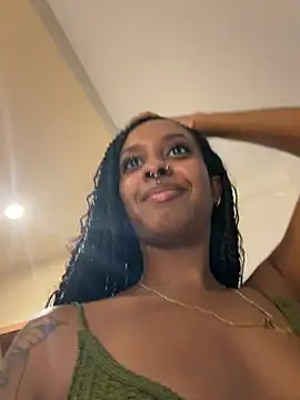 Snapshot of Your_Paris chatting on 04/13/26, 12:47 Your Paris online show from 04/13/26, 12:47