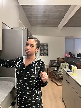 Snapshot of Your_Paris chatting on 10/27/25, 02:40 Your Paris online show from 10/27/25, 02:40