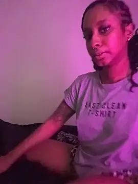 Snapshot of Your_Paris chatting on 11/05/25, 01:03 Your Paris online show from 11/05/25, 01:03