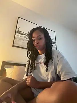 Snapshot of Your_Paris chatting on 03/08/26, 05:38 Your Paris online show from 03/08/26, 05:38