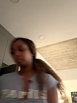 Snapshot of Your_Paris chatting on 09/13/25, 01:44 Your Paris online show from 09/13/25, 01:44