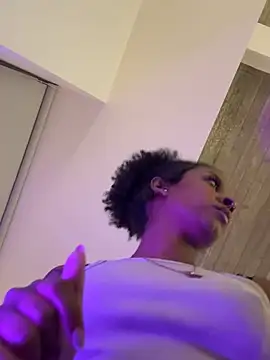 Snapshot of Your_Paris chatting on 02/19/26, 03:25 Your Paris online show from 02/19/26, 03:25