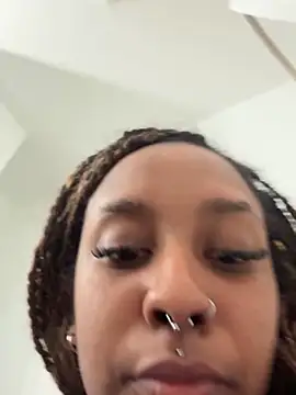 Snapshot of Your_Paris chatting on 10/22/25, 02:05 Your Paris online show from 10/22/25, 02:05