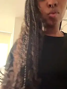 Snapshot of Your_Paris chatting on 11/16/25, 03:39 Your Paris online show from 11/16/25, 03:39