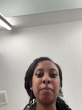 Snapshot of Your_Paris chatting on 03/30/26, 04:14 Your Paris online show from 03/30/26, 04:14