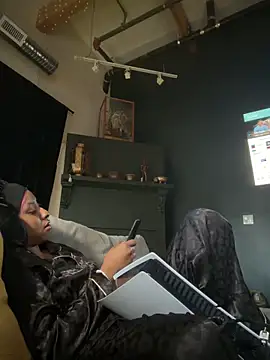 Snapshot of Your_Paris chatting on 02/08/26, 05:54 Your Paris online show from 02/08/26, 05:54