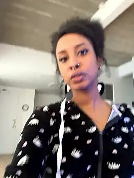 Snapshot of Your_Paris chatting on 01/10/26, 07:09 Your Paris online show from 01/10/26, 07:09