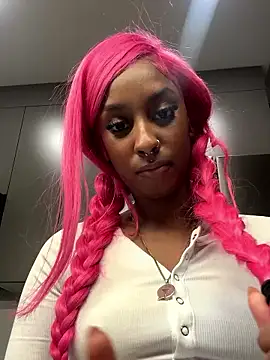 Snapshot of Your_Paris chatting on 02/12/26, 04:34 Your Paris online show from 02/12/26, 04:34