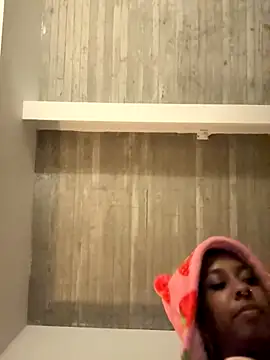 Snapshot of Your_Paris chatting on 10/11/25, 09:43 Your Paris online show from 10/11/25, 09:43