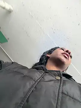 Snapshot of Your_Paris chatting on 03/25/26, 04:06 Your Paris online show from 03/25/26, 04:06