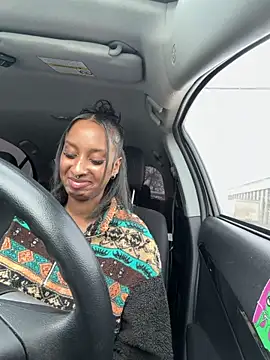 Snapshot of Your_Paris chatting on 04/04/26, 08:37 Your Paris online show from 04/04/26, 08:37