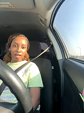 Snapshot of Your_Paris chatting on 09/11/25, 04:07 Your Paris online show from 09/11/25, 04:07