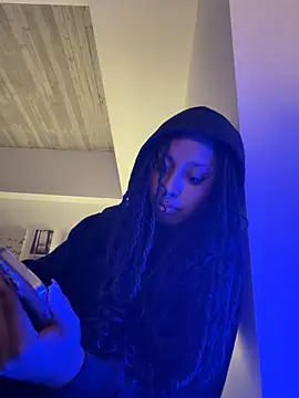 Snapshot of Your_Paris chatting on 04/08/26, 03:30 Your Paris online show from 04/08/26, 03:30