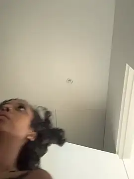 Snapshot of Your_Paris chatting on 03/23/26, 06:52 Your Paris online show from 03/23/26, 06:52