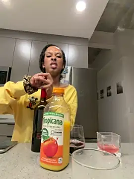 Snapshot of Your_Paris chatting on 04/02/26, 05:36 Your Paris online show from 04/02/26, 05:36