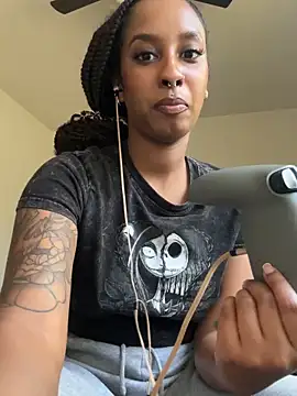 Snapshot of Your_Paris chatting on 11/09/25, 07:18 Your Paris online show from 11/09/25, 07:18