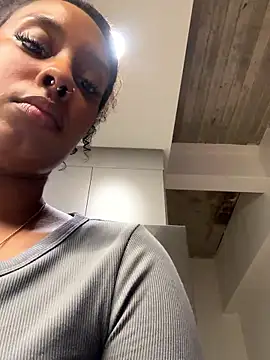 Snapshot of Your_Paris chatting on 01/19/26, 05:55 Your Paris online show from 01/19/26, 05:55