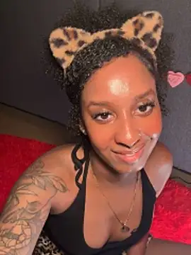 Snapshot of Your_Paris chatting on 02/15/26, 07:51 Your Paris online show from 02/15/26, 07:51