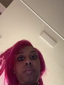 Snapshot of Your_Paris chatting on 02/10/26, 03:49 Your Paris online show from 02/10/26, 03:49