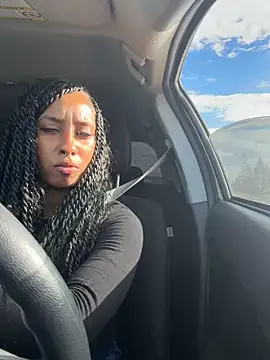 Snapshot of Your_Paris chatting on 04/09/26, 11:22 Your Paris online show from 04/09/26, 11:22