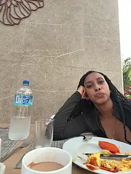 Snapshot of Your_Paris chatting on 04/14/26, 01:05 Your Paris online show from 04/14/26, 01:05