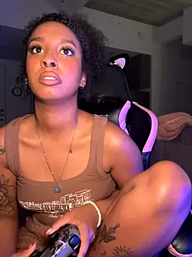 Snapshot of Your_Paris chatting on 01/08/26, 05:57 Your Paris online show from 01/08/26, 05:57