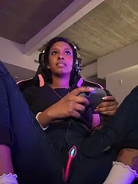 Snapshot of Your_Paris chatting on 02/17/26, 02:09 Your Paris online show from 02/17/26, 02:09