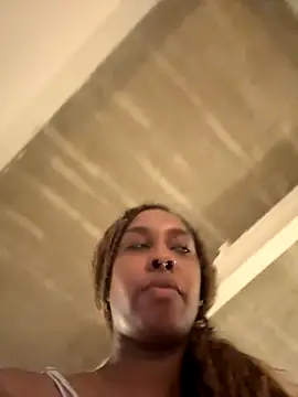 Snapshot of Your_Paris chatting on 10/02/25, 01:25 Your Paris online show from 10/02/25, 01:25