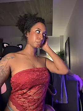 Snapshot of Your_Paris chatting on 12/21/25, 07:32 Your Paris online show from 12/21/25, 07:32