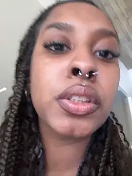 Snapshot of Your_Paris chatting on 12/02/25, 07:04 Your Paris online show from 12/02/25, 07:04