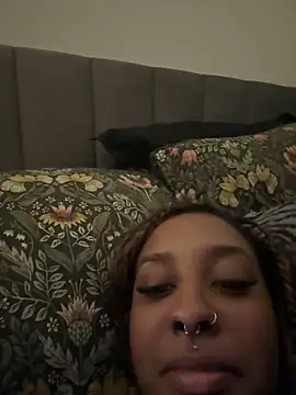 Snapshot of Your_Paris chatting on 10/14/25, 12:17 Your Paris online show from 10/14/25, 12:17