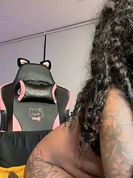 Snapshot of Your_Paris chatting on 03/20/26, 09:21 Your Paris online show from 03/20/26, 09:21