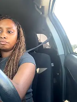 Snapshot of Your_Paris chatting on 09/17/25, 11:07 Your Paris online show from 09/17/25, 11:07