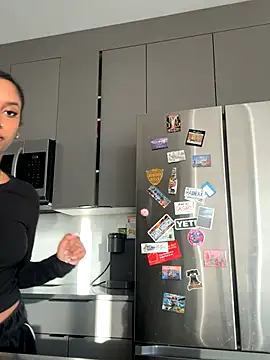 Snapshot of Your_Paris chatting on 11/29/25, 05:13 Your Paris online show from 11/29/25, 05:13