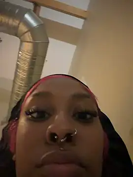 Snapshot of Your_Paris chatting on 02/07/26, 10:40 Your Paris online show from 02/07/26, 10:40