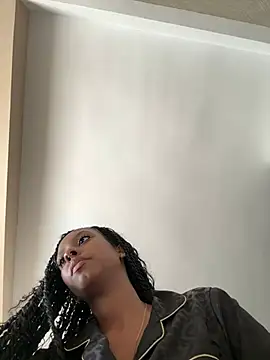 Snapshot of Your_Paris chatting on 04/12/26, 12:41 Your Paris online show from 04/12/26, 12:41