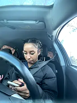 Snapshot of Your_Paris chatting on 01/06/26, 06:01 Your Paris online show from 01/06/26, 06:01