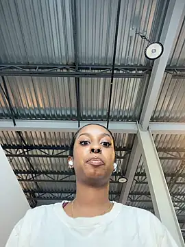 Snapshot of Your_Paris chatting on 01/31/26, 07:12 Your Paris online show from 01/31/26, 07:12