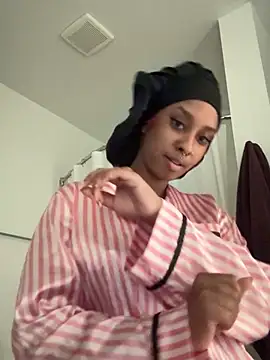 Snapshot of Your_Paris chatting on 02/11/26, 04:29 Your Paris online show from 02/11/26, 04:29